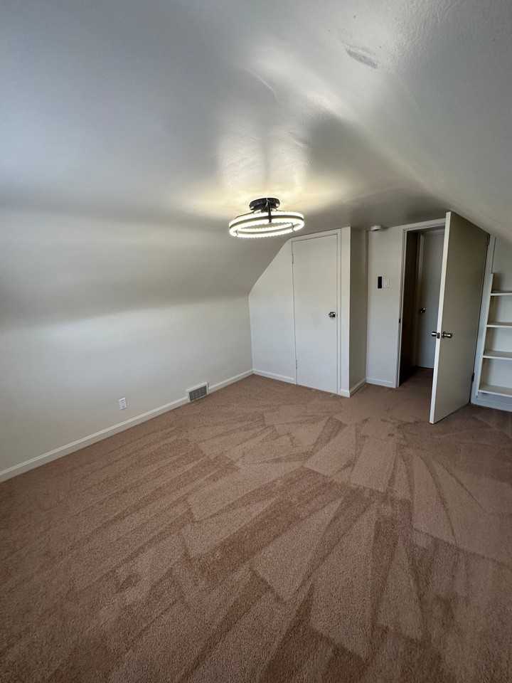 214 12th St - Photo 4 of 23