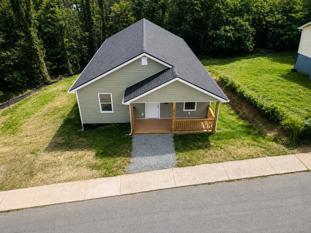 1812 Laurel St - Photo 2 of 32