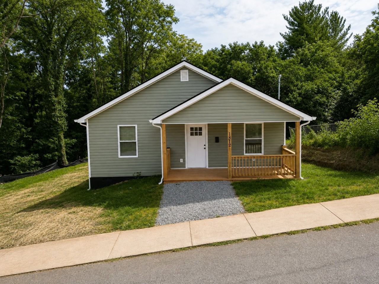 1812 Laurel St - Photo 3 of 32