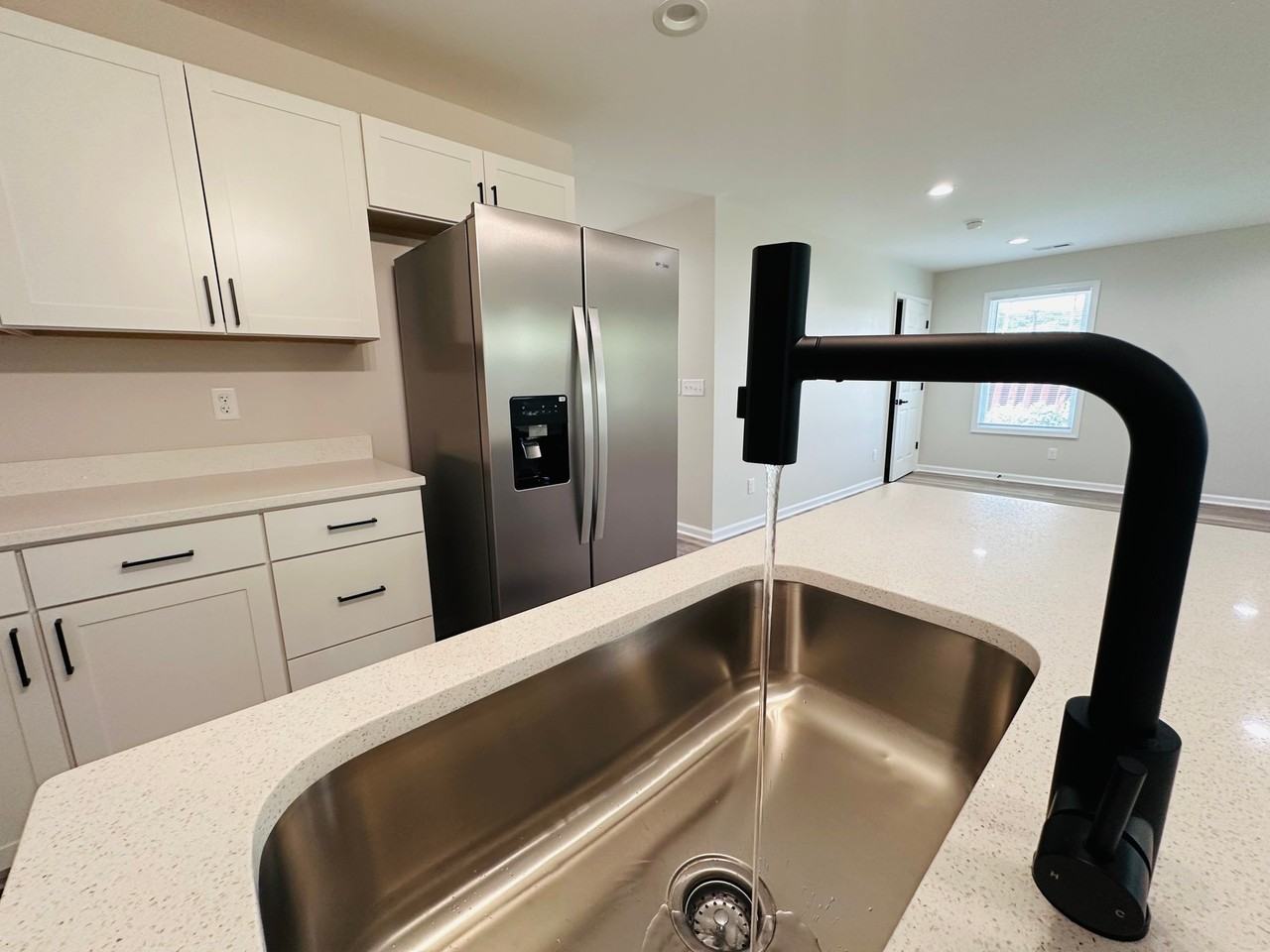 1812 Laurel St - Photo 6 of 32