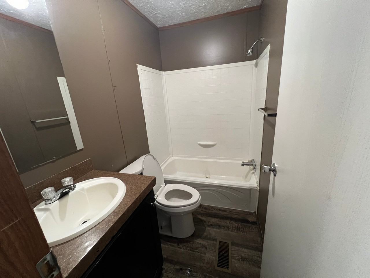 14 Locust St - Photo 2 of 8