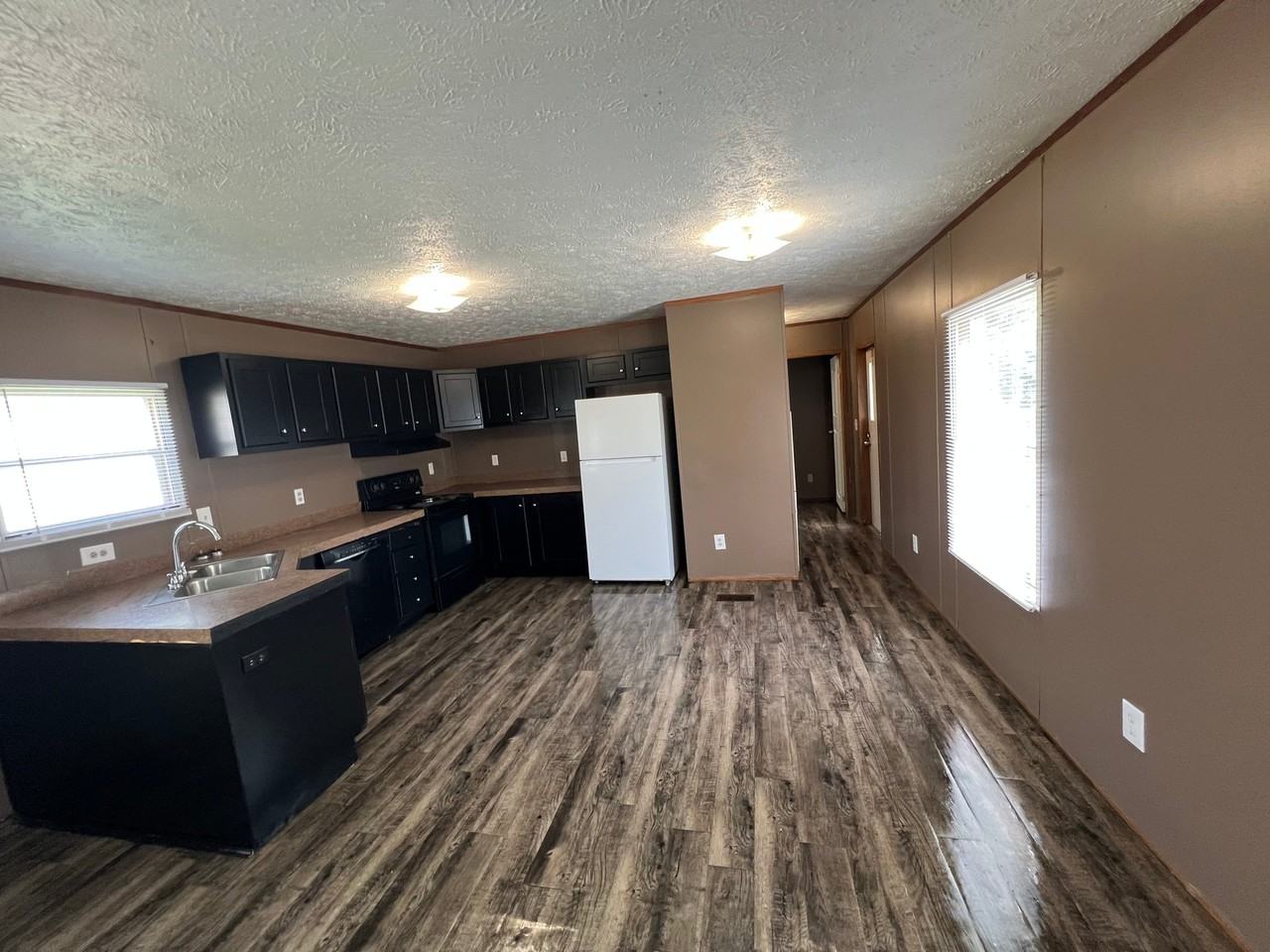 14 Locust St - Photo 5 of 8
