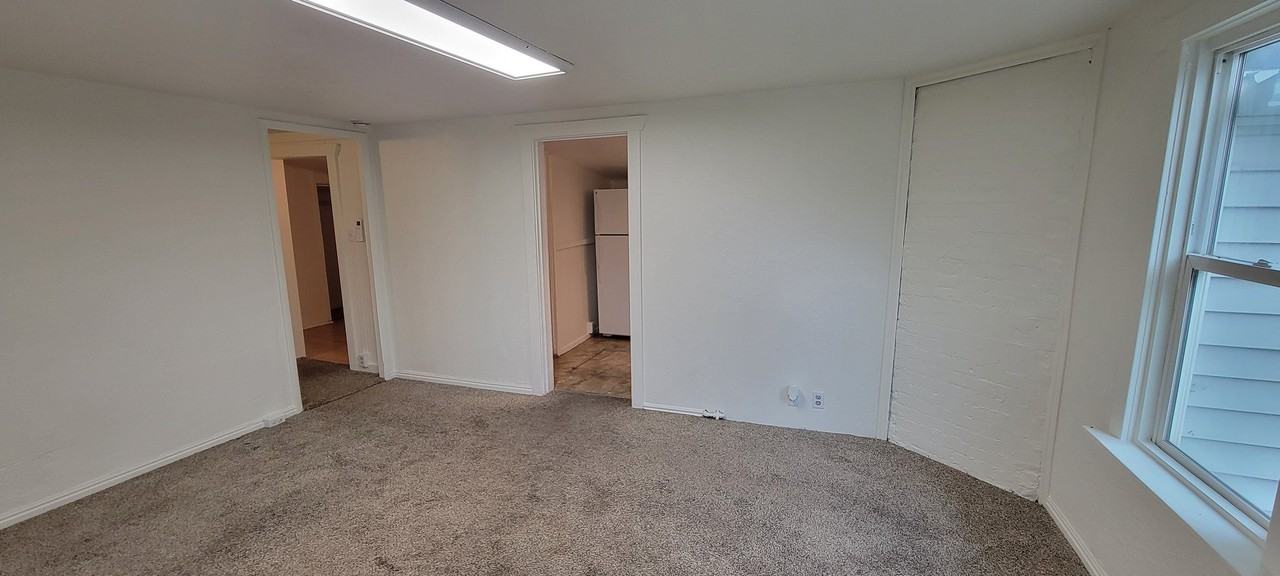 259 E Coatsville Ave - Photo 3 of 9