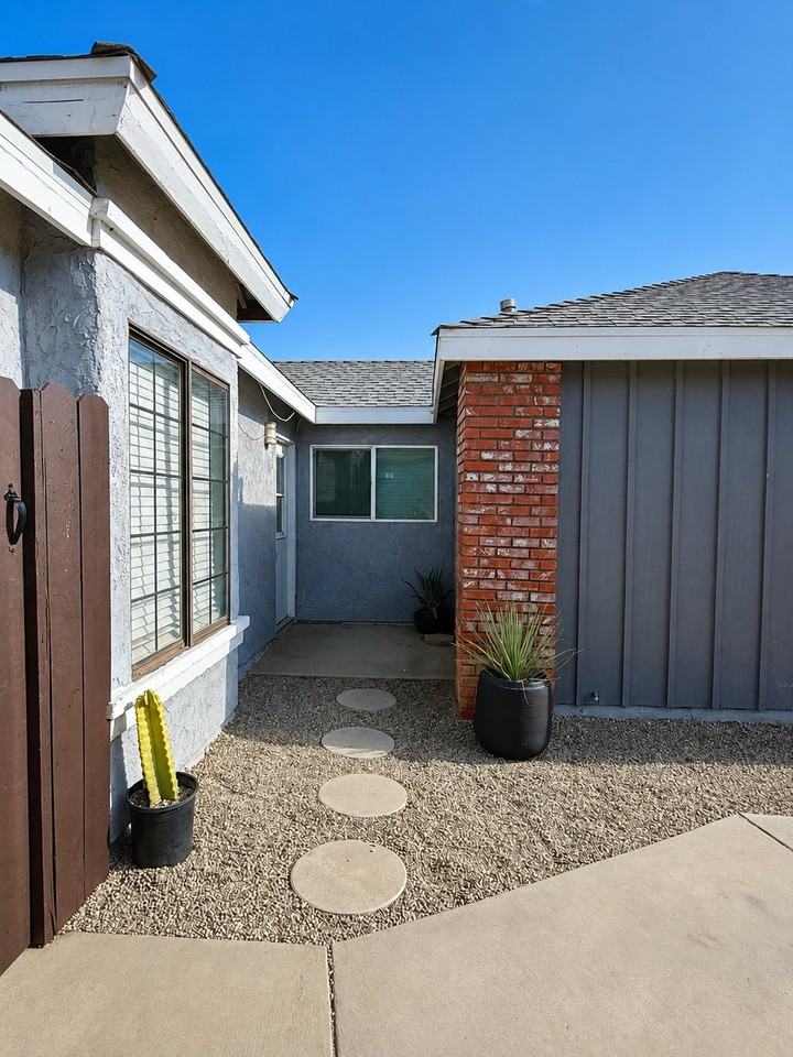 37626 12th St E - Photo 2 of 19