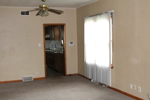 561 Gordon Ave - Photo 4 of 10