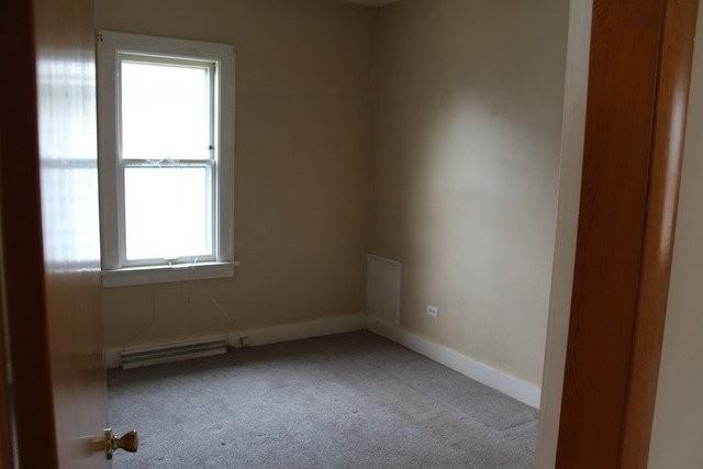 561 Gordon Ave - Photo 5 of 10