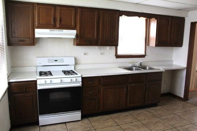 561 Gordon Ave - Photo 6 of 10