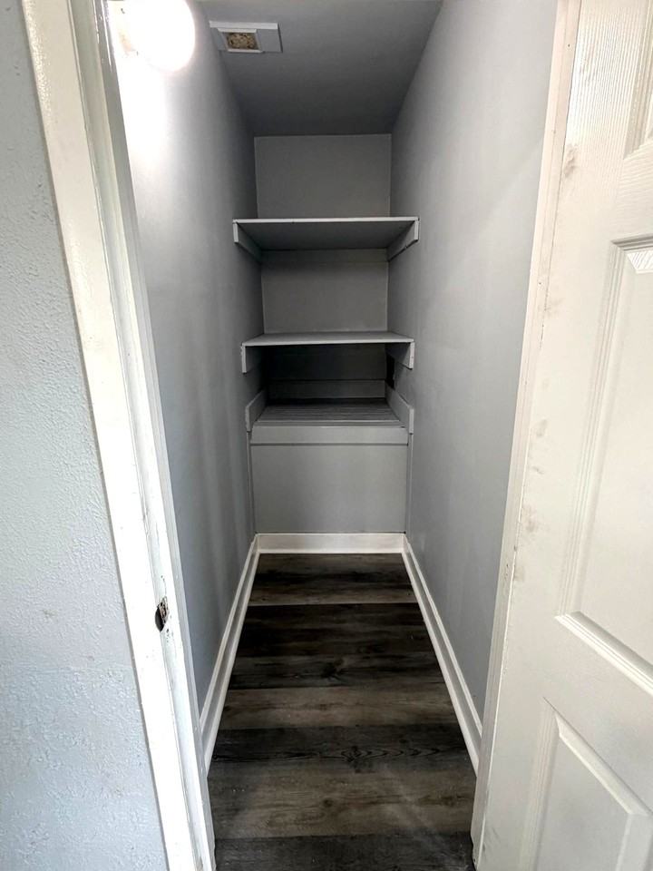 561 Gordon Ave - Photo 7 of 10