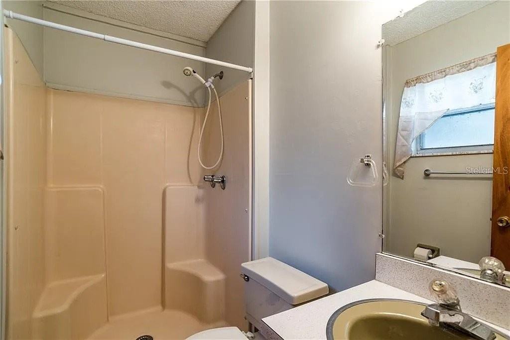3412 Lori Ln N - Photo 4 of 7