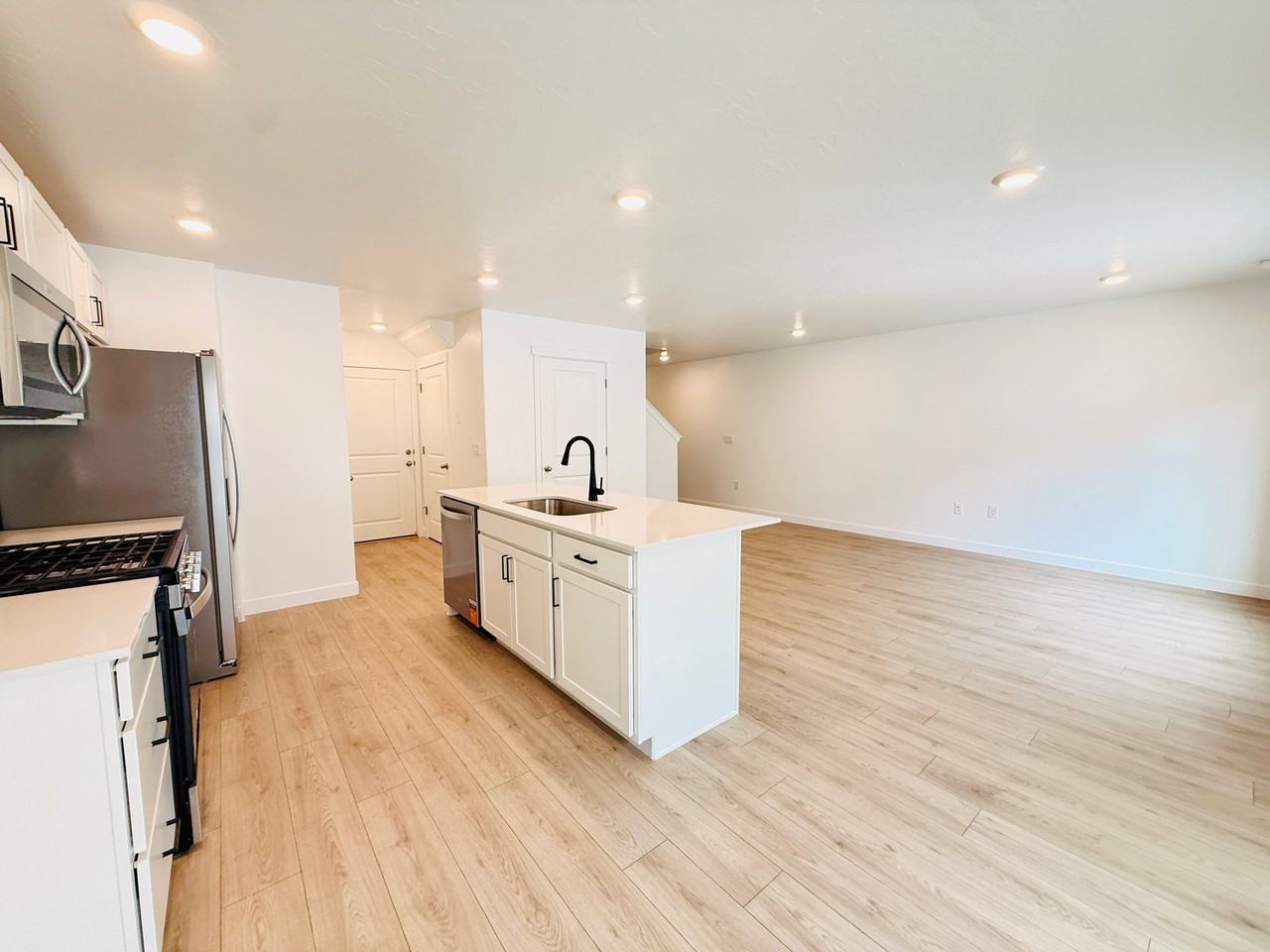 1906 En - Photo 2 of 19