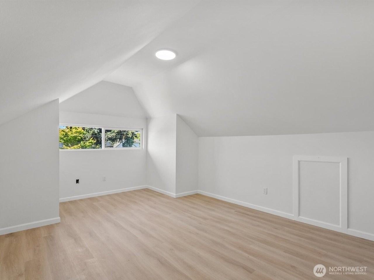 505 Burnett Ave S - Photo 3 of 9