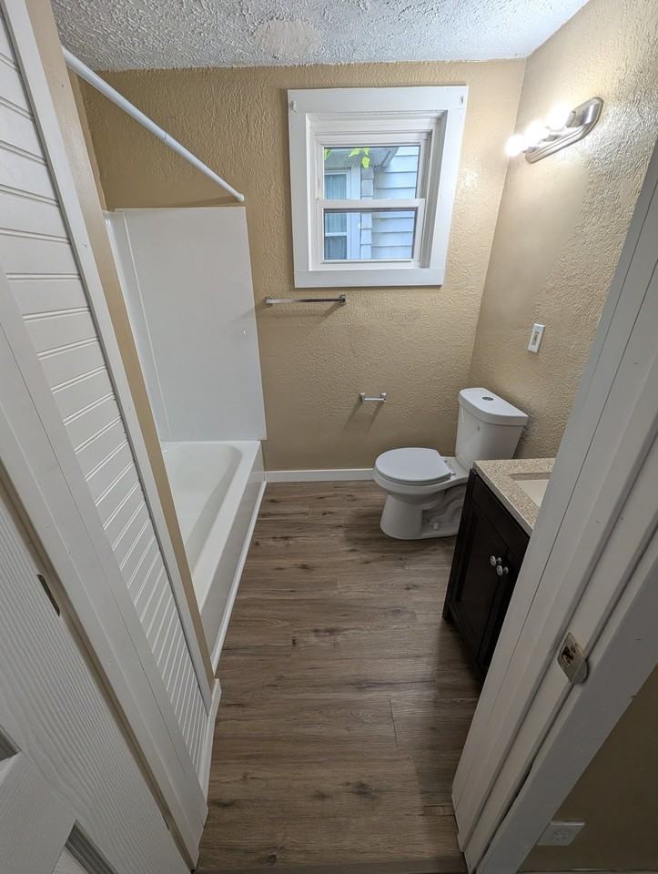 317 W 23rd St - Photo 2 of 7