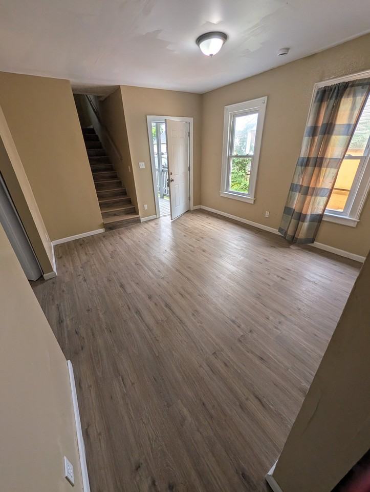 317 W 23rd St - Photo 5 of 7