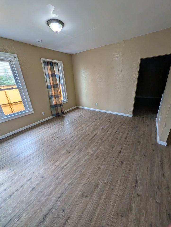 317 W 23rd St - Photo 6 of 7