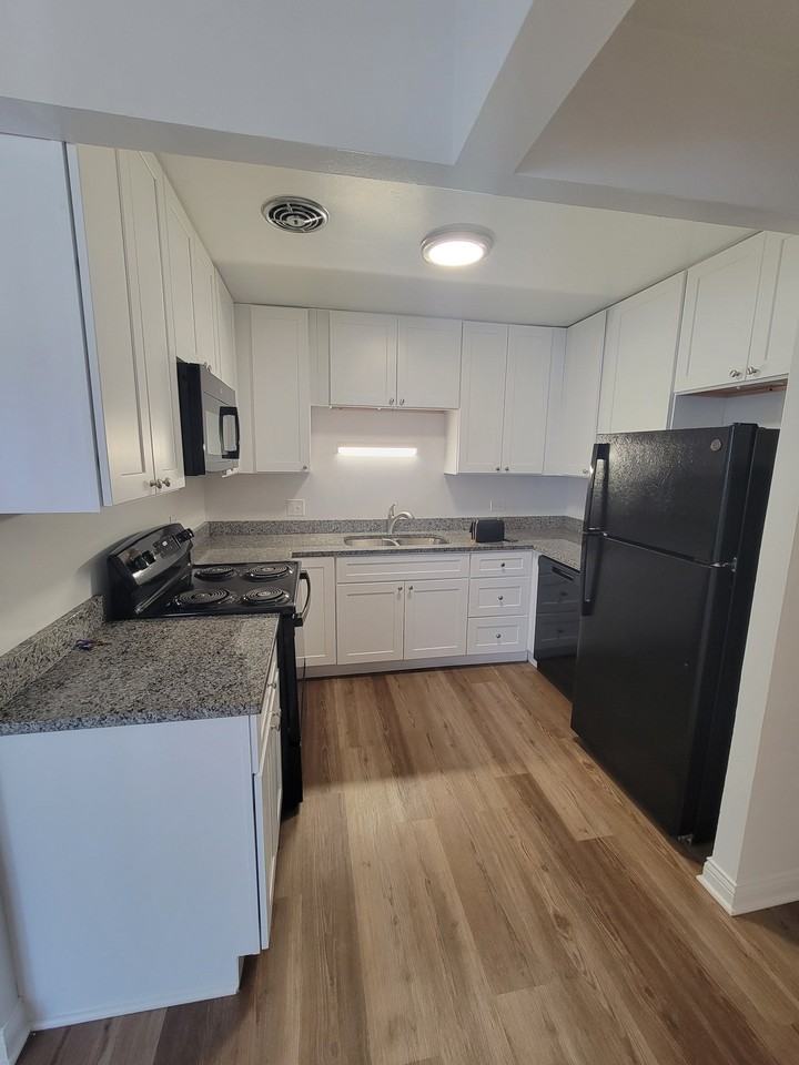 470 Saint Moritz Dr #2D - Photo 3 of 9
