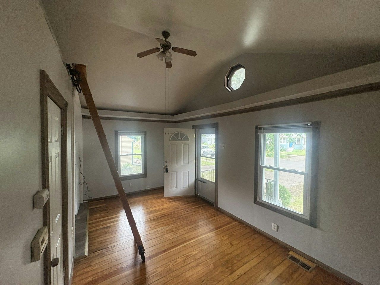 525 Stratford Road - Photo 4 of 8