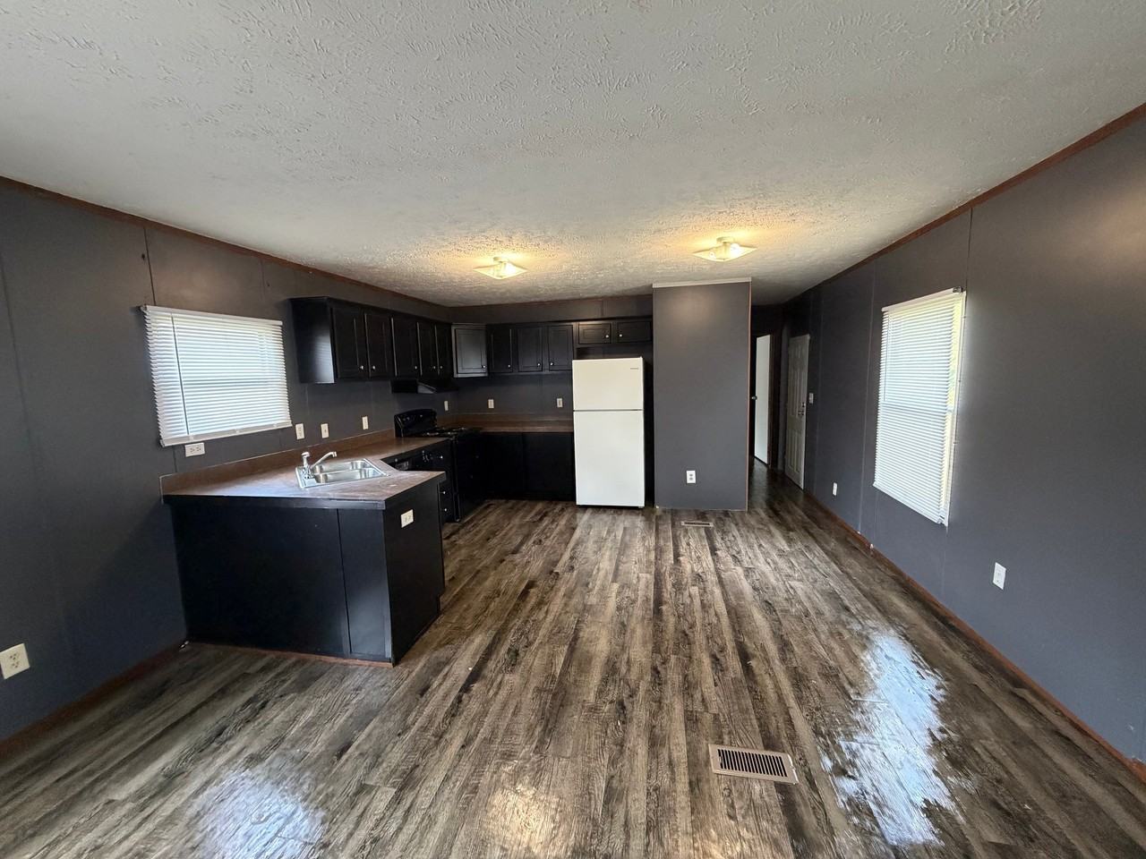 34 Locust St - Photo 6 of 11