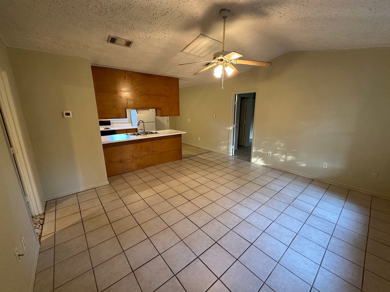 63 Lee Rd - Photo 4 of 15