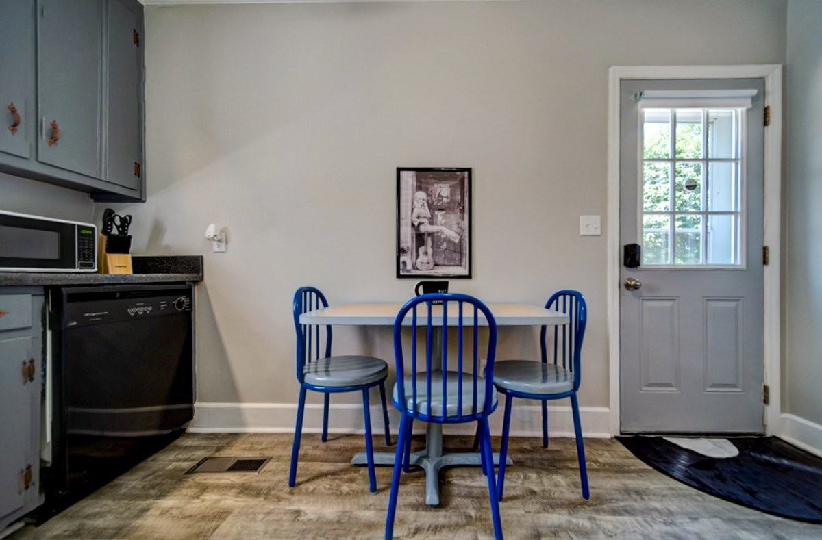 401 Kingwood Dr #B - Photo 5 of 11
