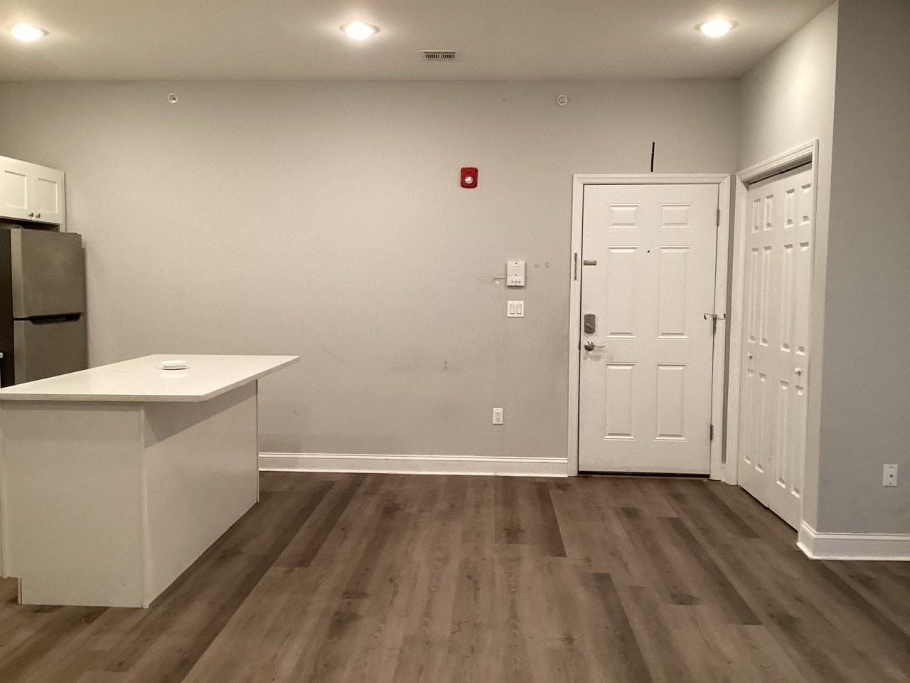 327 Hamilton Ave #302 - Photo 2 of 5