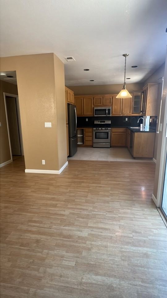 181 Summerwind Dr - Photo 6 of 8