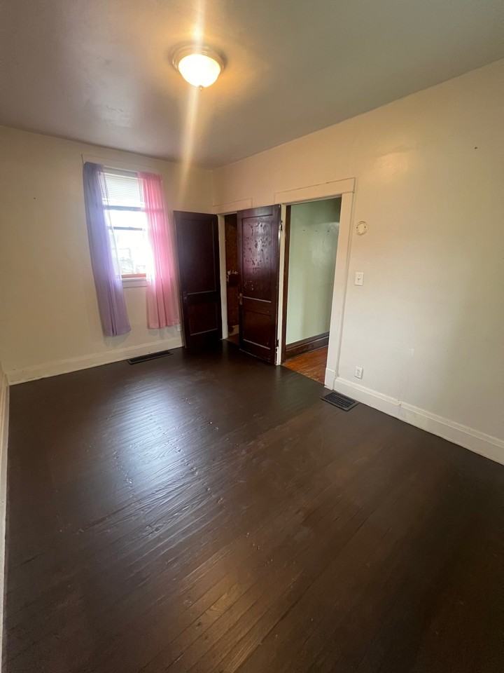 1001 Indiana St - Photo 6 of 7