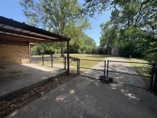 2412 Redbud St - Photo 5 of 17