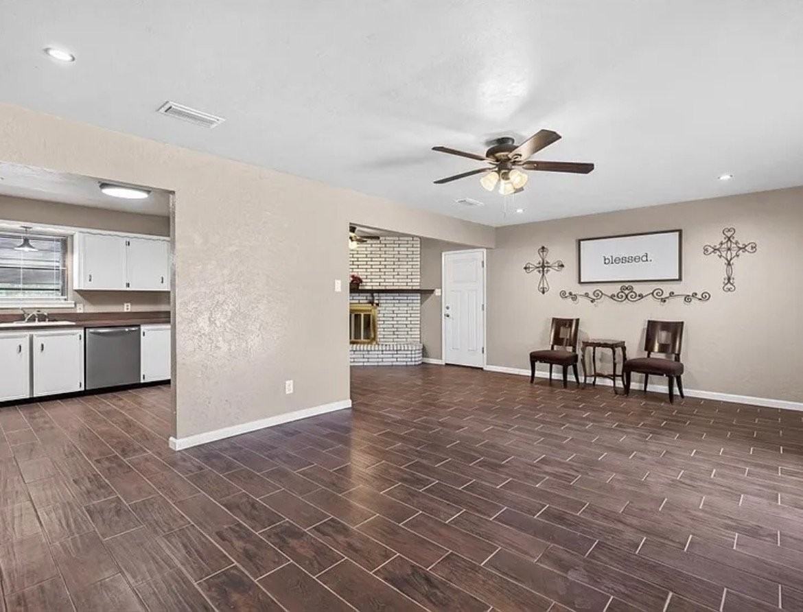 238 Dakota Dr - Photo 2 of 6