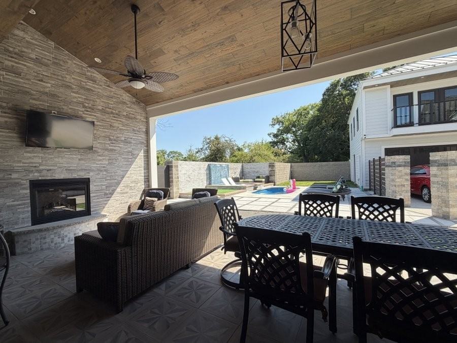 213 Beach Ave - Photo 2 of 20