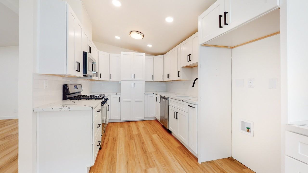 3036 Coolidge Avenue, Unit 61 - Photo 4 of 18