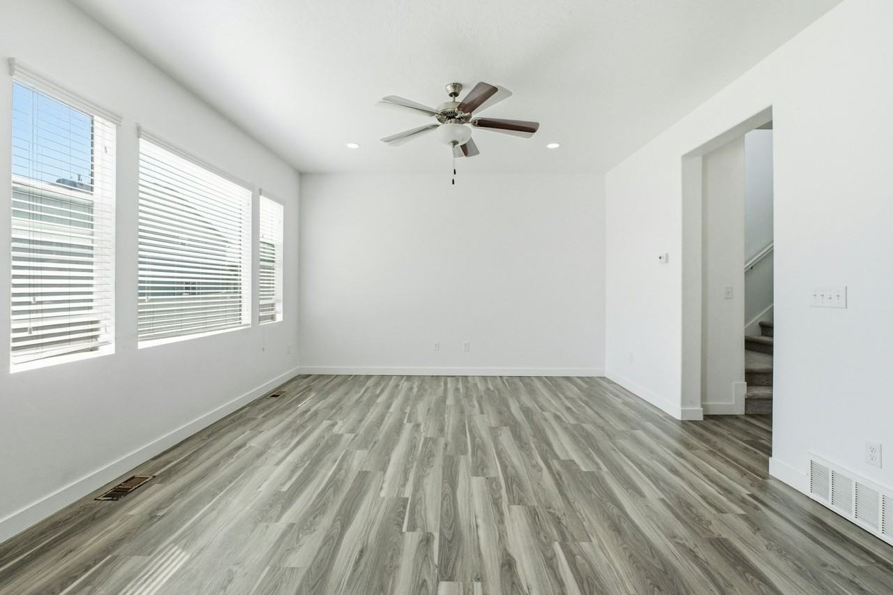 506 South Highpoint Drive - Photo 2 of 17