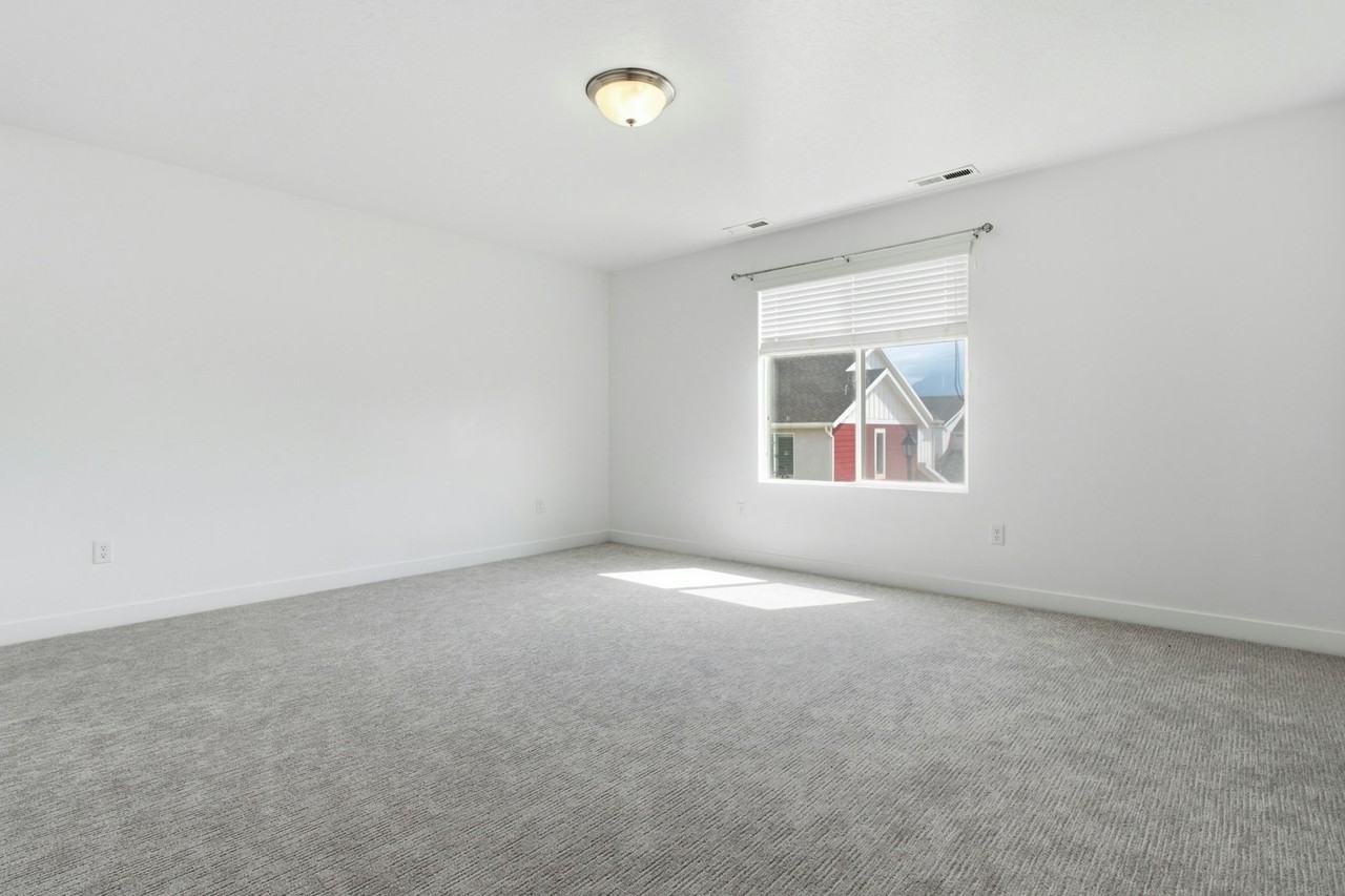 506 South Highpoint Drive - Photo 5 of 17