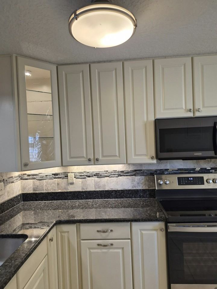 4101 Fairview Vista Point, Unit 230 - Photo 6 of 13