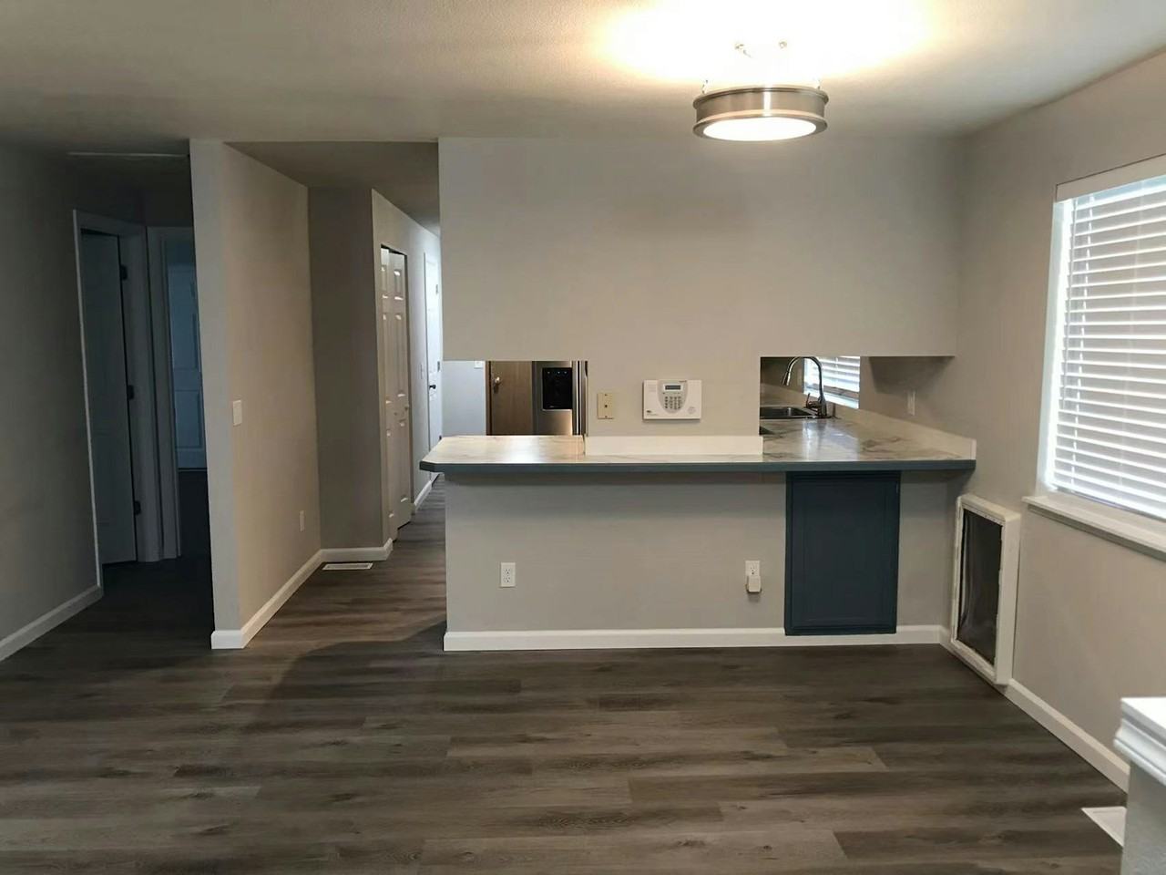 1410 South 32nd Avenue - Photo 3 of 6