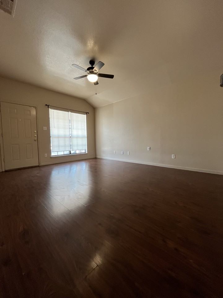 1301 Nicholas Cir #A - Photo 3 of 16
