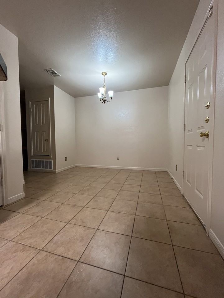 1301 Nicholas Cir #A - Photo 4 of 16