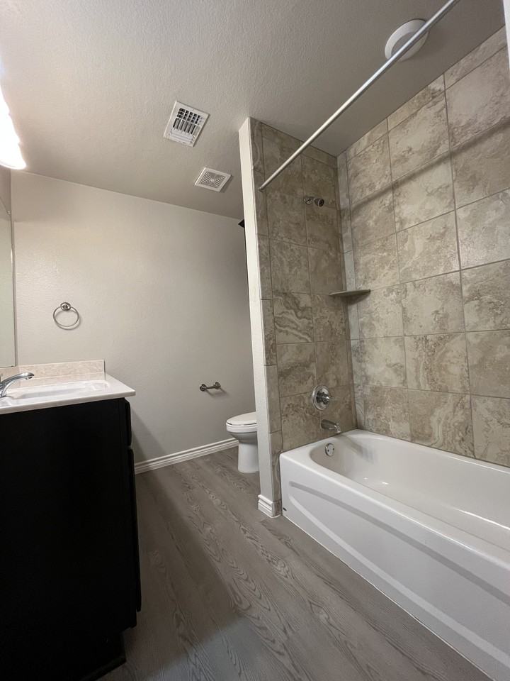 2207 Martin Luther King Jr Blvd #B - Photo 3 of 18