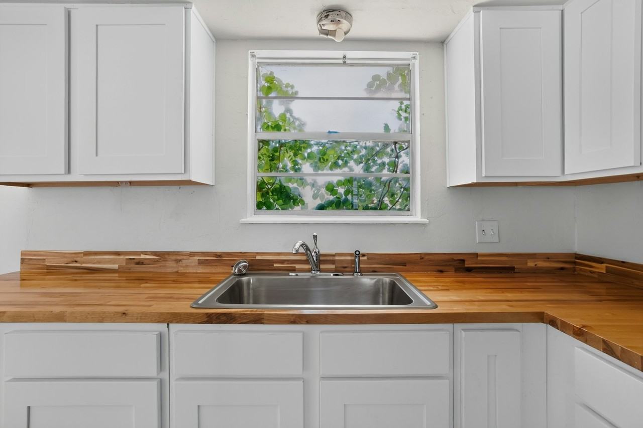 1004 Lotus Avenue - Photo 3 of 15