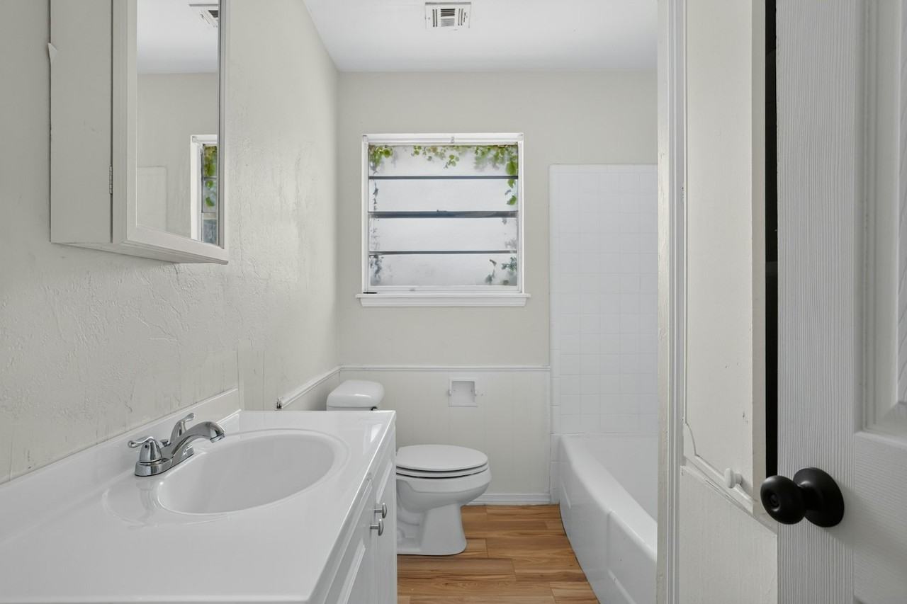 1004 Lotus Avenue - Photo 5 of 15
