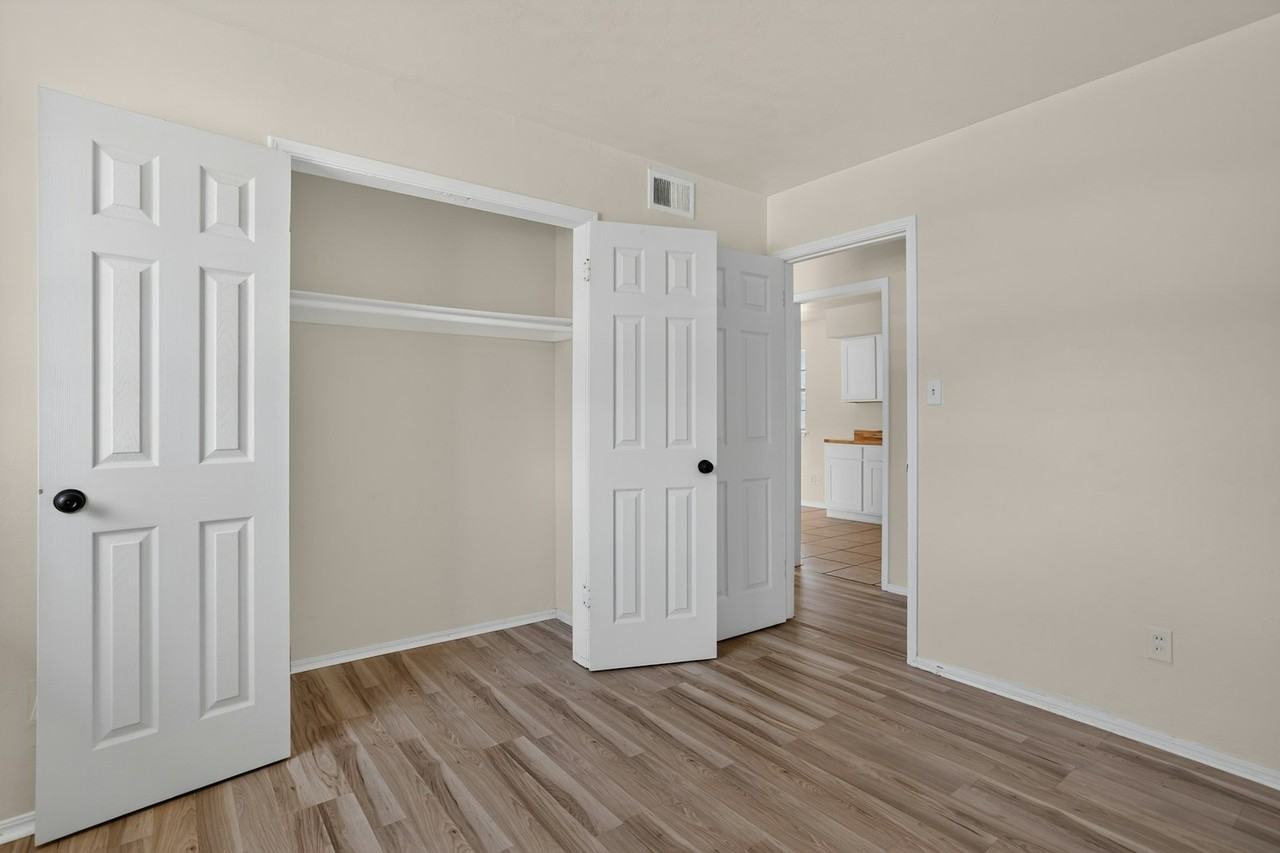 1004 Lotus Avenue - Photo 6 of 15