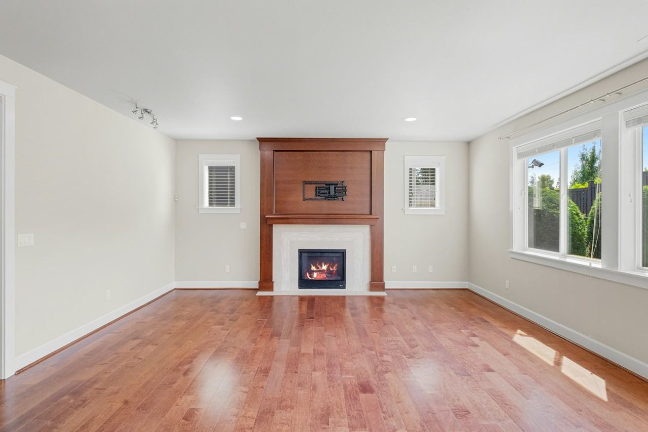 13616 Northeast 132nd Place - Photo 6 of 29
