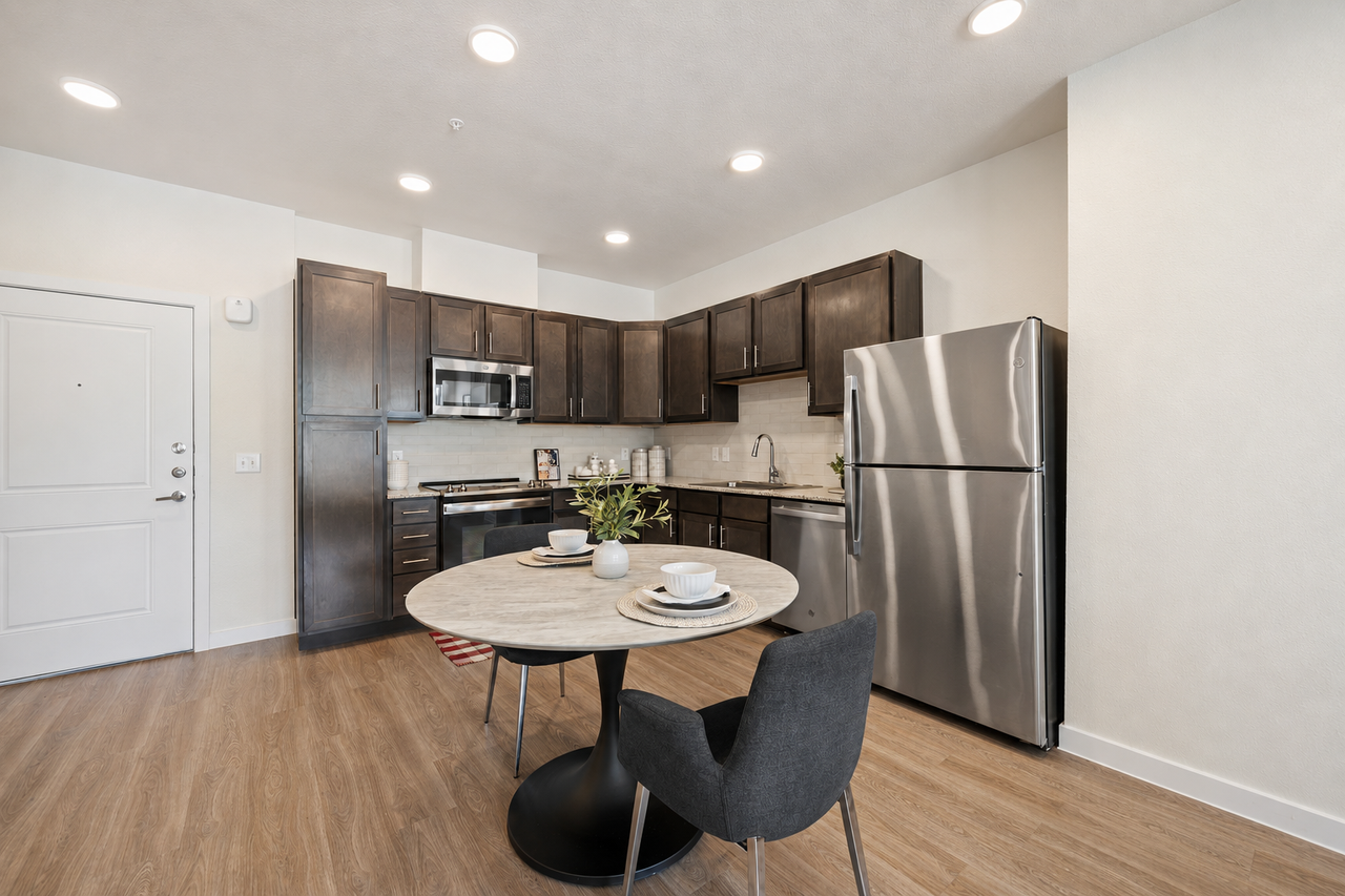 Ekos City Heights - Photo 4 of 37