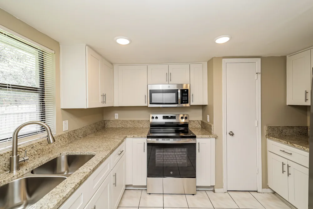 1517 Kestrel Way - Photo 3 of 15