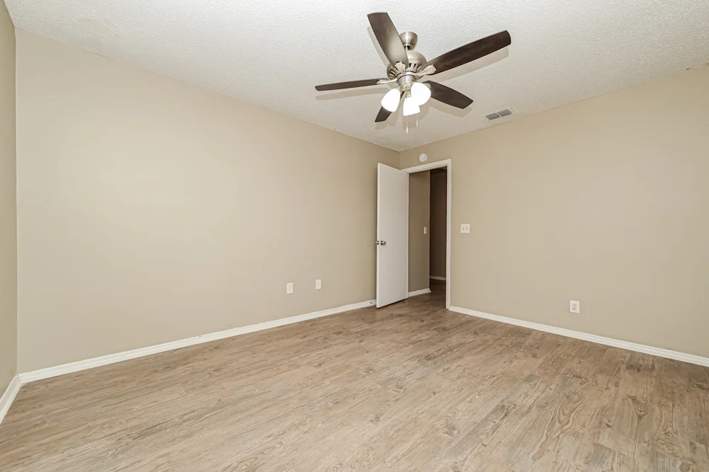 1517 Kestrel Way - Photo 6 of 15