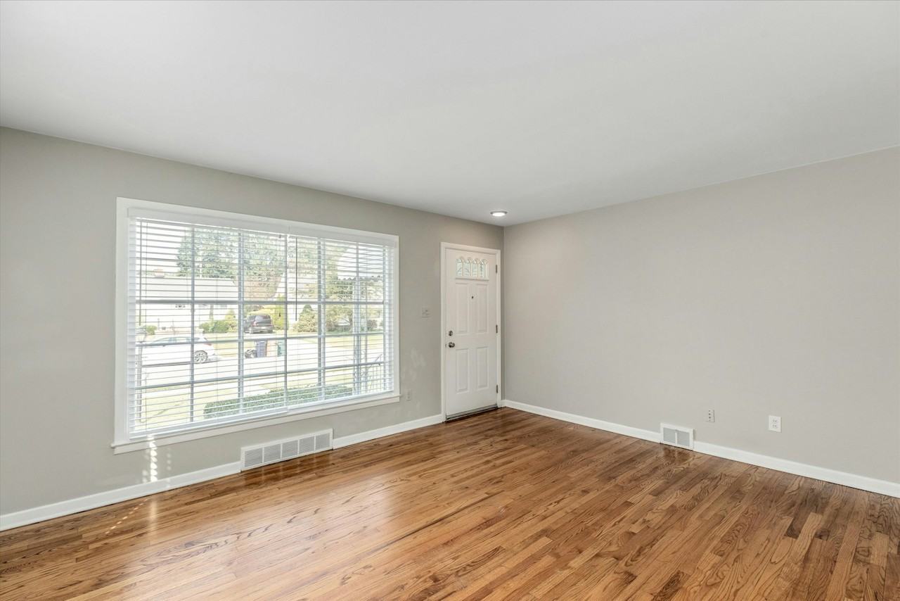 4514 Sedgemoor Avenue - Photo 5 of 35