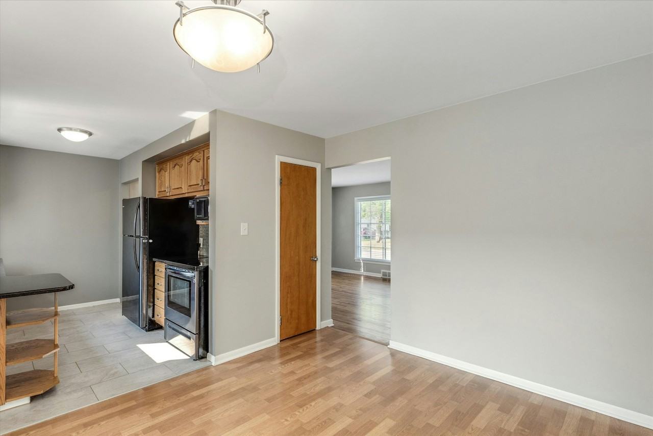 4514 Sedgemoor Avenue - Photo 7 of 35