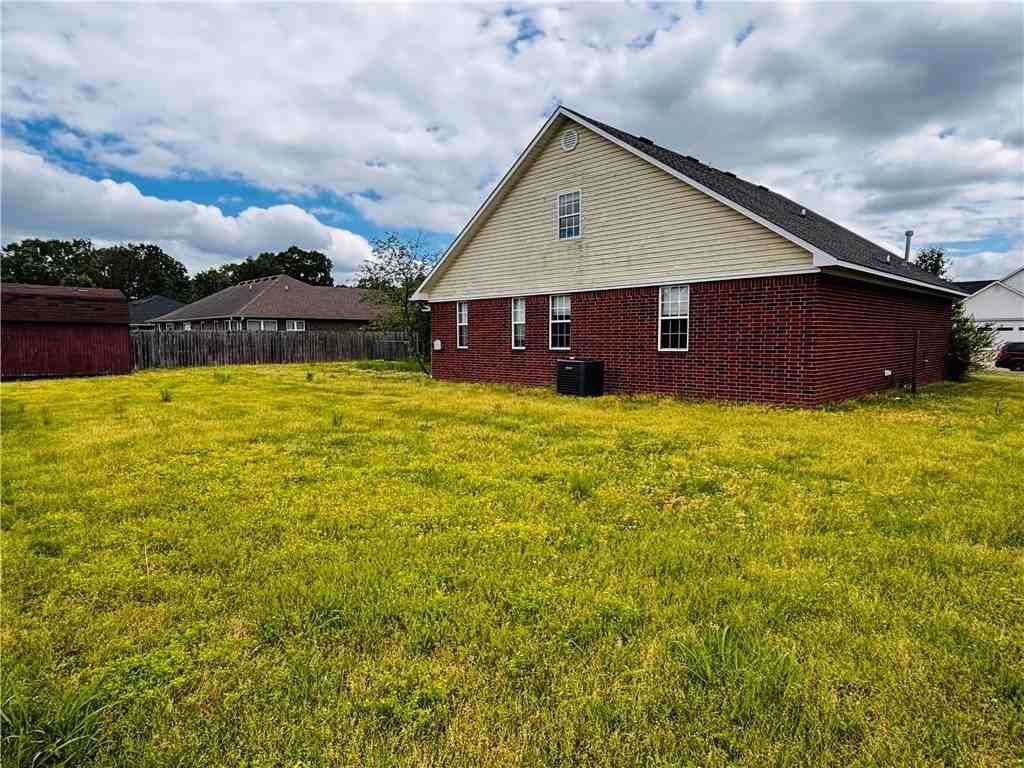 104 Cheyenne Ln - Photo 2 of 26