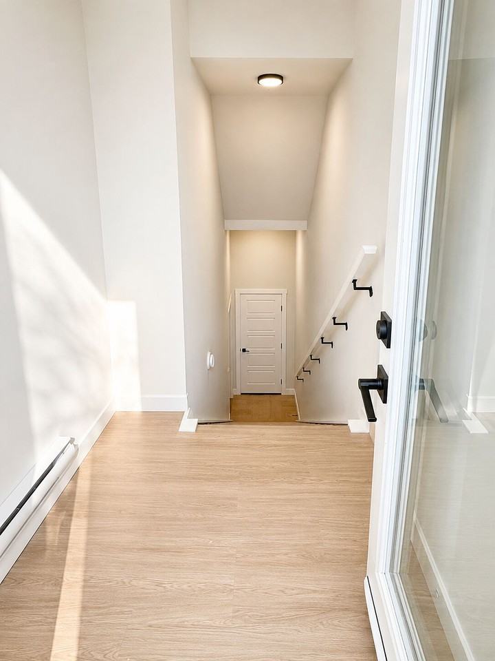 4652 85 St Nw - Photo 2 of 7