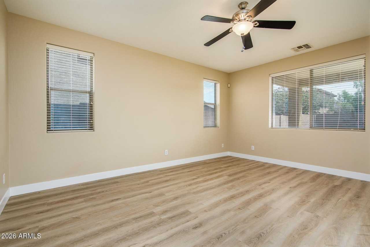 41615 W Chimayo Ct - Photo 6 of 32
