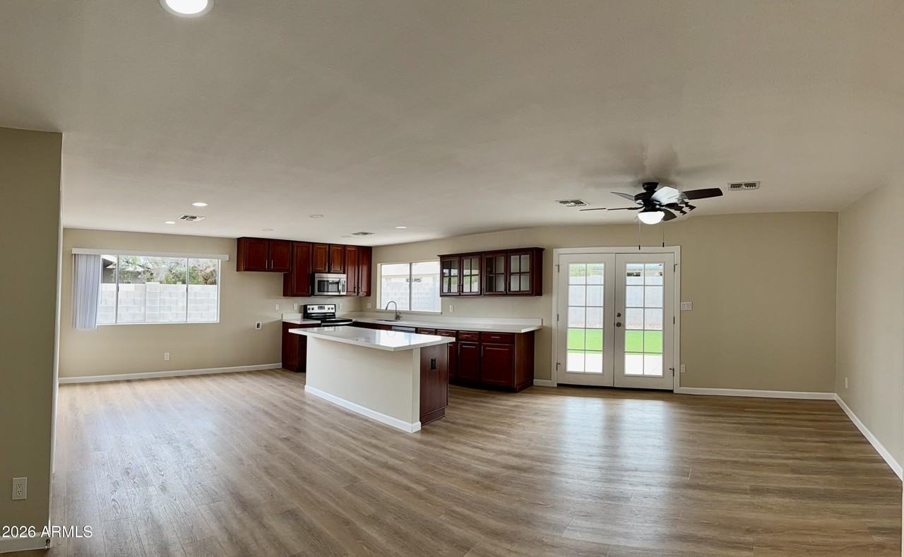 10021 N 47th Dr - Photo 3 of 19